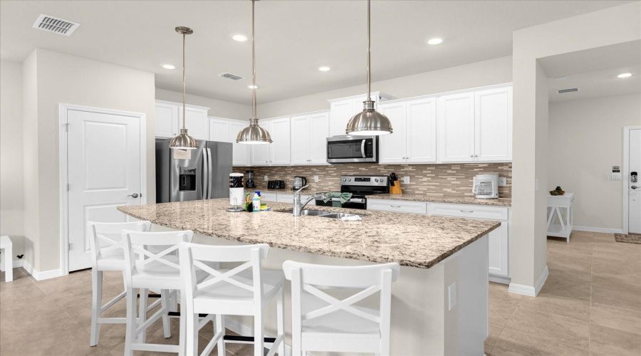 DAVENPORT, Florida 33897, 5 Bedrooms Bedrooms, ,4 BathroomsBathrooms,Residential,For Sale,LANA,0,MFRO6284902