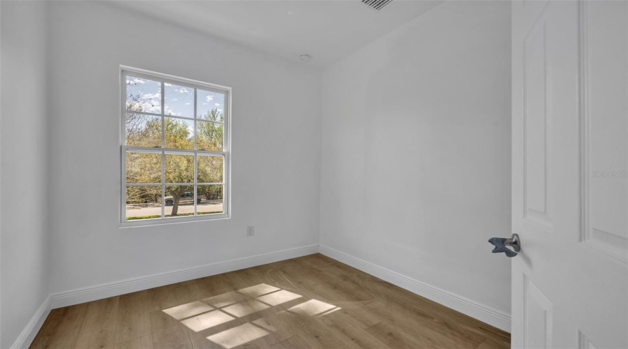 apartment bonus room