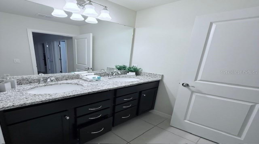 DAVENPORT, Florida 33897, 5 Bedrooms Bedrooms, ,4 BathroomsBathrooms,Residential,For Sale,JASMINE,0,MFRTB8356108
