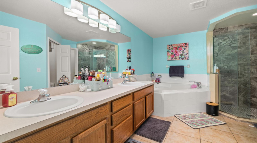 DAVENPORT, Florida 33837, 4 Bedrooms Bedrooms, ,2 BathroomsBathrooms,Residential,For Sale,LAKE CHARLES,0,MFRS5121798