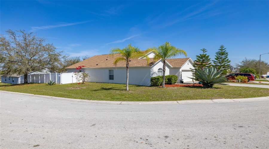 DAVENPORT, Florida 33837, 4 Bedrooms Bedrooms, ,2 BathroomsBathrooms,Residential,For Sale,LAKE CHARLES,0,MFRS5121798