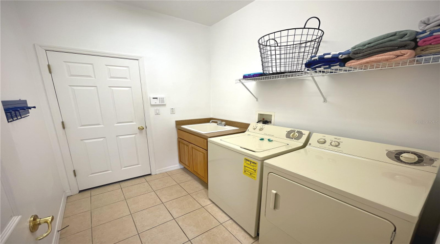 KISSIMMEE, Florida 34746, 5 Bedrooms Bedrooms, ,3 BathroomsBathrooms,Residential,For Sale,CUMBRIAN LAKES,0,MFRS5121846