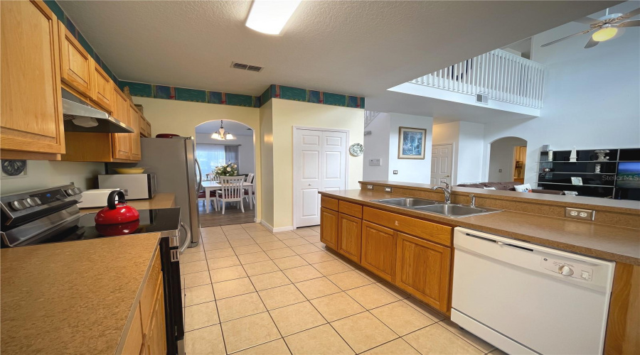 KISSIMMEE, Florida 34746, 5 Bedrooms Bedrooms, ,3 BathroomsBathrooms,Residential,For Sale,CUMBRIAN LAKES,0,MFRS5121846