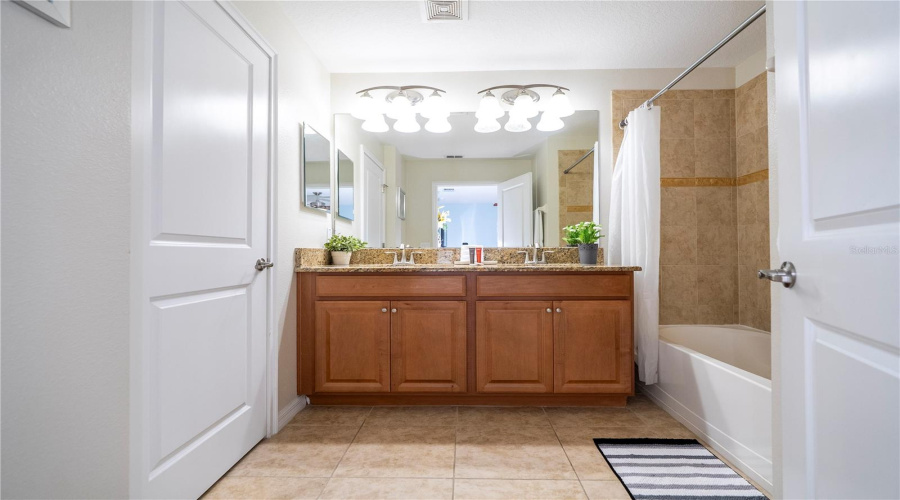 KISSIMMEE, Florida 34746, 4 Bedrooms Bedrooms, ,3 BathroomsBathrooms,Residential,For Sale,PEQUOD,0,MFRO6285825