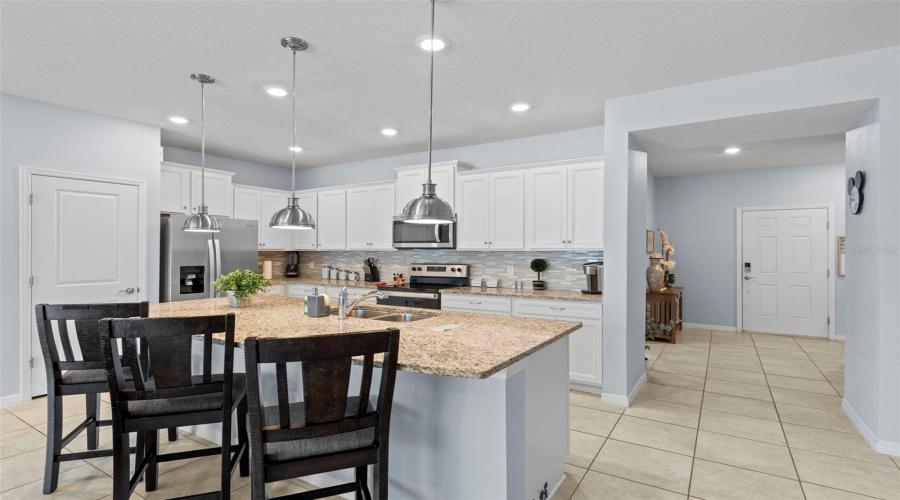 DAVENPORT, Florida 33897, 5 Bedrooms Bedrooms, ,4 BathroomsBathrooms,Residential,For Sale,PARADISE,0,MFRO6286884