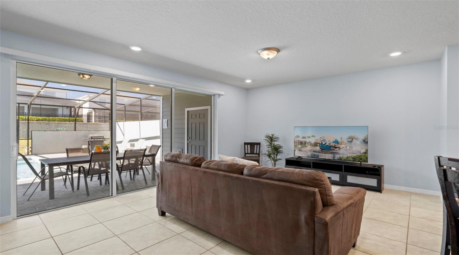 DAVENPORT, Florida 33897, 5 Bedrooms Bedrooms, ,4 BathroomsBathrooms,Residential,For Sale,PARADISE,0,MFRO6286884