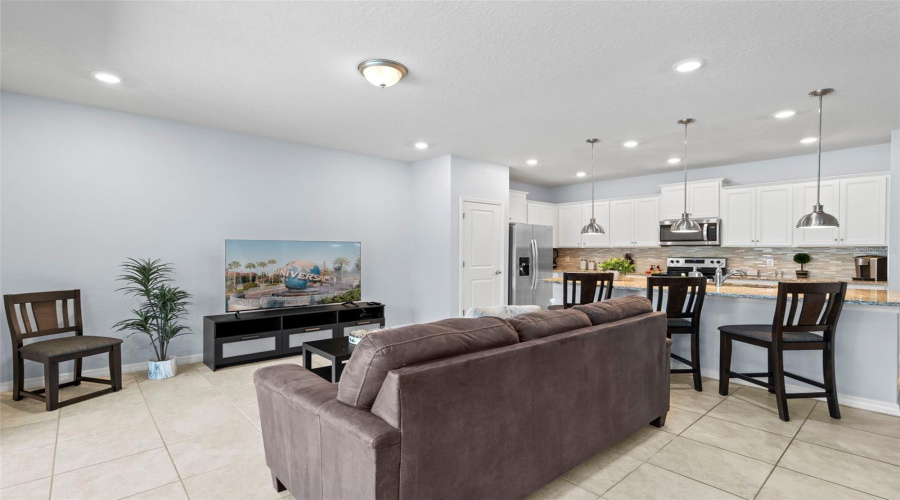 DAVENPORT, Florida 33897, 5 Bedrooms Bedrooms, ,4 BathroomsBathrooms,Residential,For Sale,PARADISE,0,MFRO6286884