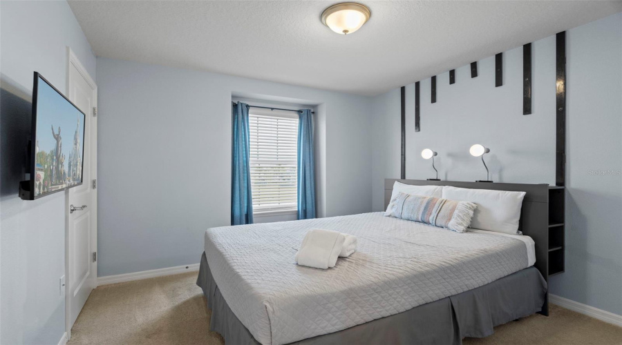 DAVENPORT, Florida 33897, 5 Bedrooms Bedrooms, ,4 BathroomsBathrooms,Residential,For Sale,PARADISE,0,MFRO6286884