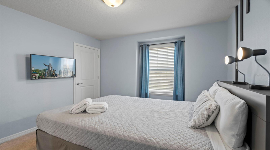 DAVENPORT, Florida 33897, 5 Bedrooms Bedrooms, ,4 BathroomsBathrooms,Residential,For Sale,PARADISE,0,MFRO6286884