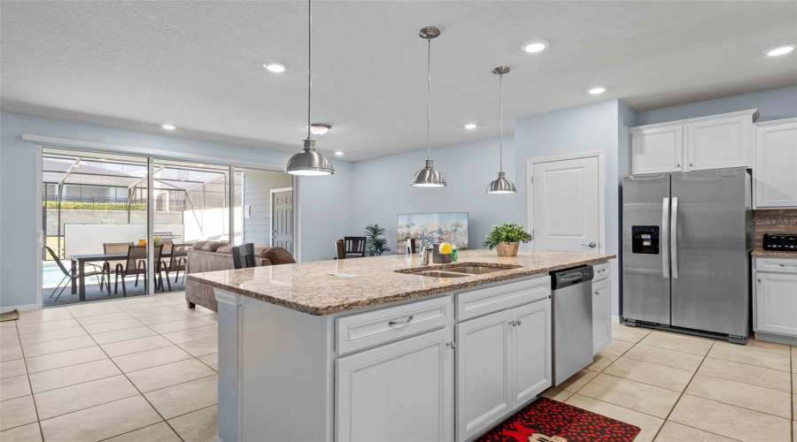 DAVENPORT, Florida 33897, 5 Bedrooms Bedrooms, ,4 BathroomsBathrooms,Residential,For Sale,PARADISE,0,MFRO6286884