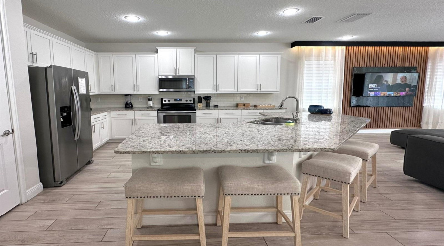 KISSIMMEE, Florida 34747, 6 Bedrooms Bedrooms, ,5 BathroomsBathrooms,Residential,For Sale,GRABEN,0,MFRO6287000