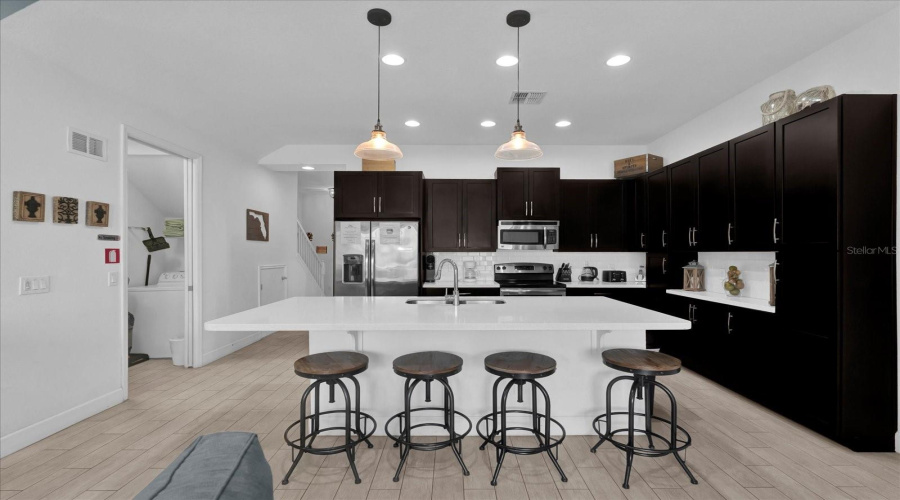 DAVENPORT, Florida 33896, 4 Bedrooms Bedrooms, ,4 BathroomsBathrooms,Residential,For Sale,CAPTIVA,0,MFRO6286816