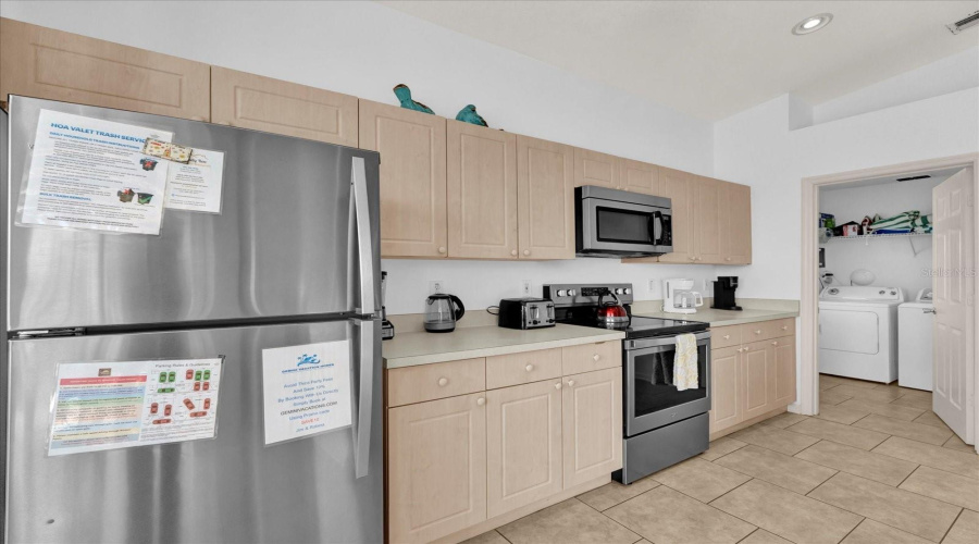 KISSIMMEE, Florida 34747, 4 Bedrooms Bedrooms, ,3 BathroomsBathrooms,Residential,For Sale,FAN PALM,MFRO6287066