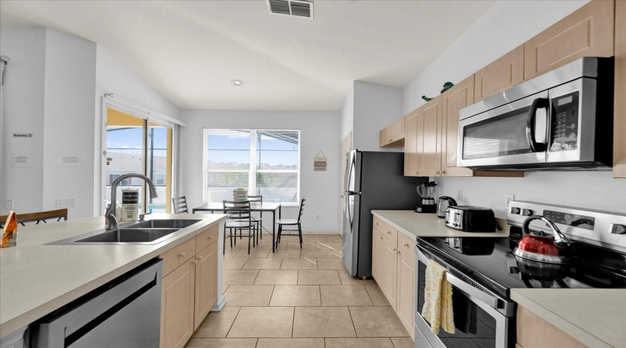 KISSIMMEE, Florida 34747, 4 Bedrooms Bedrooms, ,3 BathroomsBathrooms,Residential,For Sale,FAN PALM,MFRO6287066