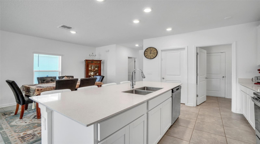 DAVENPORT, Florida 33837, 5 Bedrooms Bedrooms, ,2 BathroomsBathrooms,Residential,For Sale,DARING,0,MFRO6287071