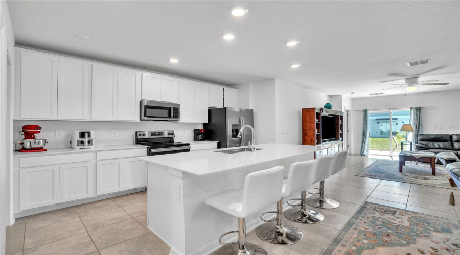 DAVENPORT, Florida 33837, 5 Bedrooms Bedrooms, ,2 BathroomsBathrooms,Residential,For Sale,DARING,0,MFRO6287071