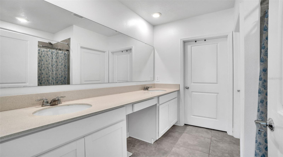 DAVENPORT, Florida 33837, 5 Bedrooms Bedrooms, ,2 BathroomsBathrooms,Residential,For Sale,DARING,0,MFRO6287071