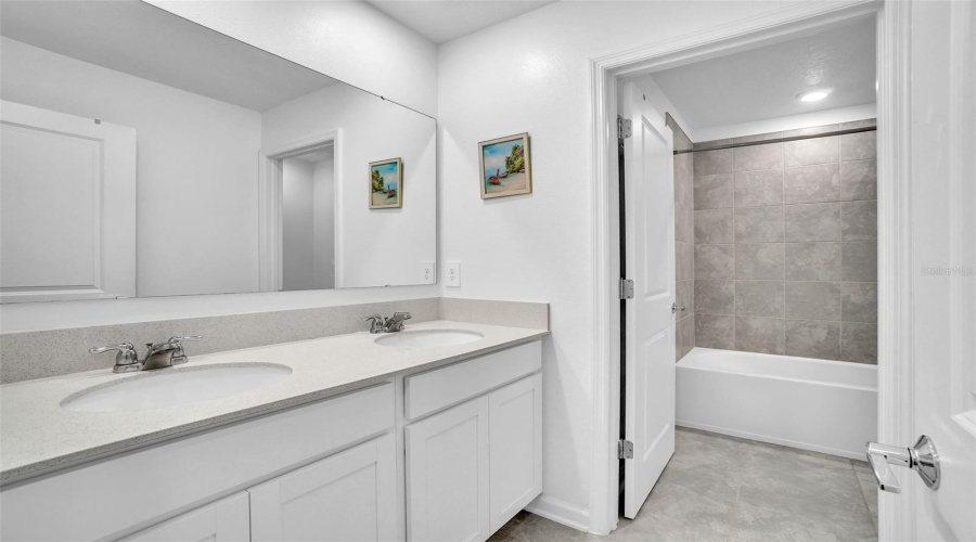 DAVENPORT, Florida 33837, 5 Bedrooms Bedrooms, ,2 BathroomsBathrooms,Residential,For Sale,DARING,0,MFRO6287071