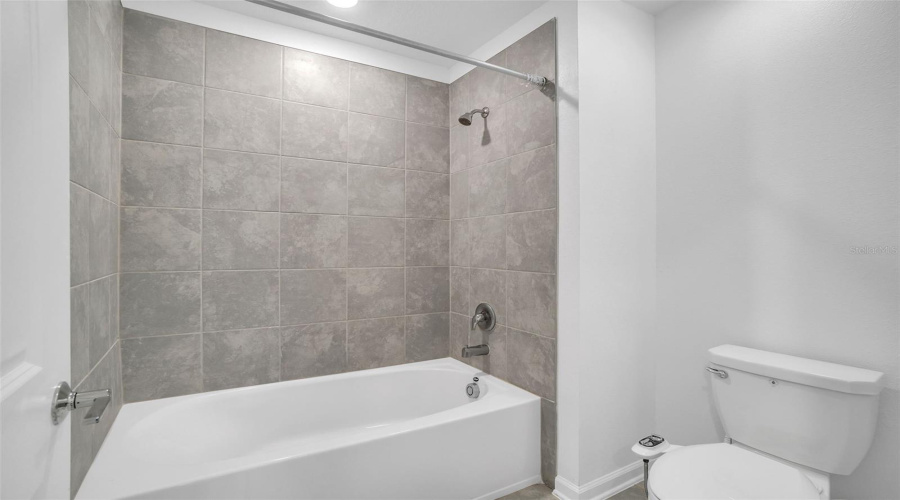 DAVENPORT, Florida 33837, 5 Bedrooms Bedrooms, ,2 BathroomsBathrooms,Residential,For Sale,DARING,0,MFRO6287071