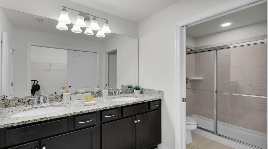 KISSIMMEE, Florida 34747, 5 Bedrooms Bedrooms, ,4 BathroomsBathrooms,Residential,For Sale,SYDNEY,0,MFRO6287502
