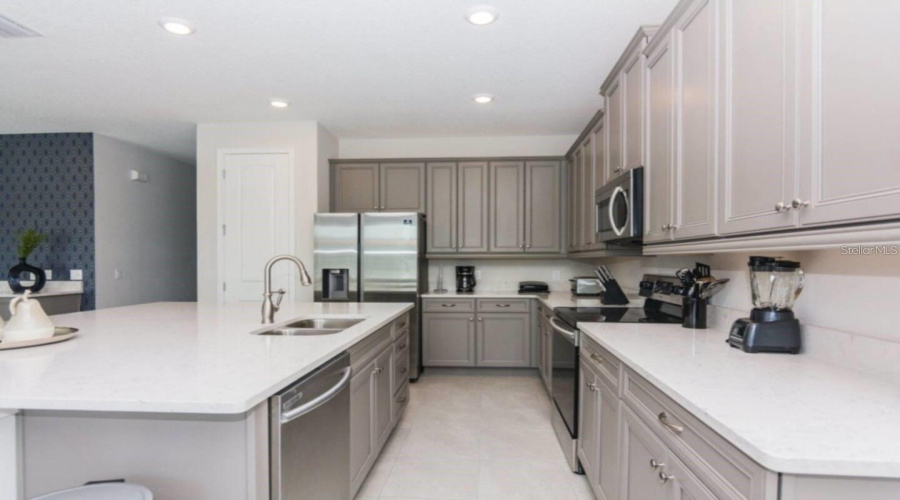 KISSIMMEE, Florida 34747, 5 Bedrooms Bedrooms, ,5 BathroomsBathrooms,Residential,For Sale,AUBURN,0,MFRO6287455