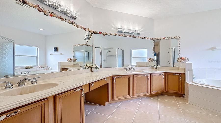 KISSIMMEE, Florida 34746, 4 Bedrooms Bedrooms, ,3 BathroomsBathrooms,Residential,For Sale,WINDING,0,MFRS5122119