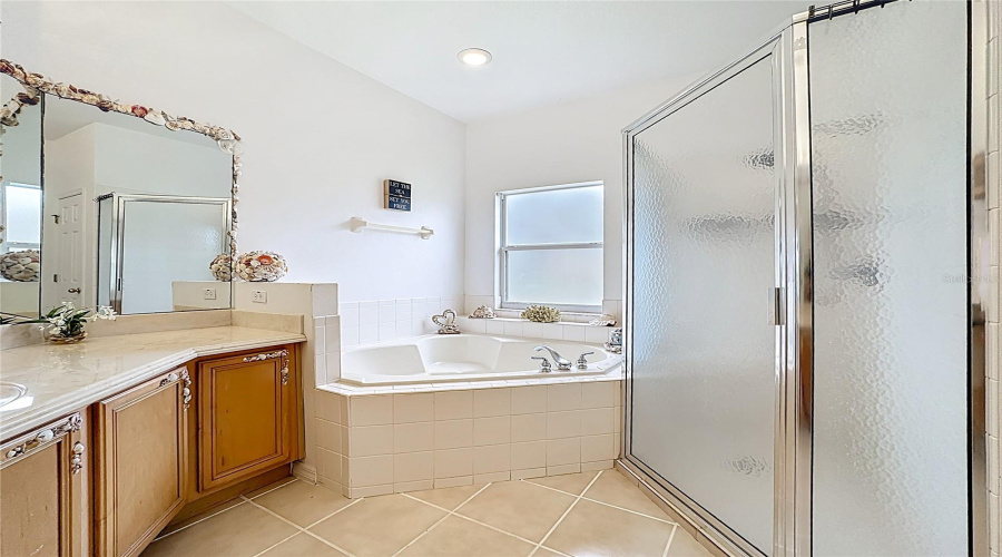 KISSIMMEE, Florida 34746, 4 Bedrooms Bedrooms, ,3 BathroomsBathrooms,Residential,For Sale,WINDING,0,MFRS5122119