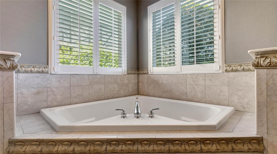 Luxurious Soaking Tub For Two