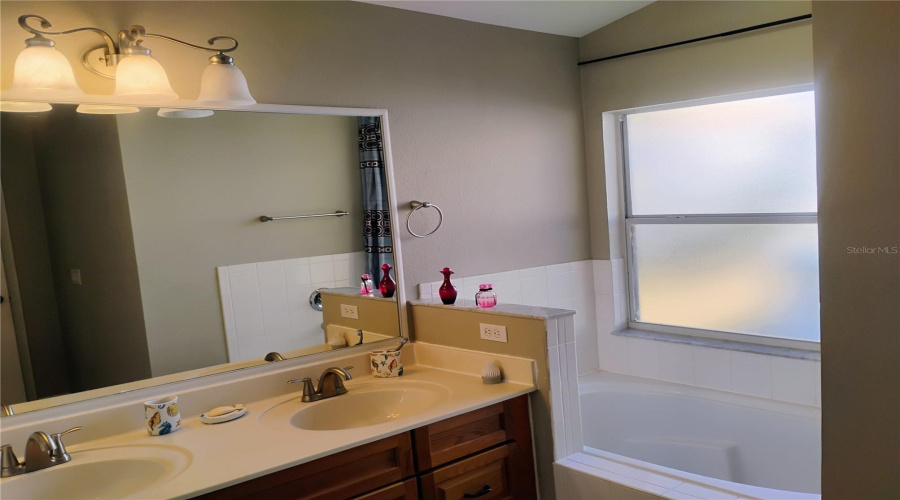 DAVENPORT, Florida 33837, 4 Bedrooms Bedrooms, ,2 BathroomsBathrooms,Residential,For Sale,SIR PHILLIPS,0,MFRS5121487