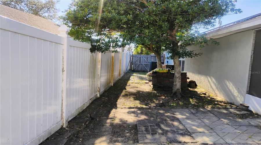 DAVENPORT, Florida 33837, 4 Bedrooms Bedrooms, ,2 BathroomsBathrooms,Residential,For Sale,SIR PHILLIPS,0,MFRS5121487