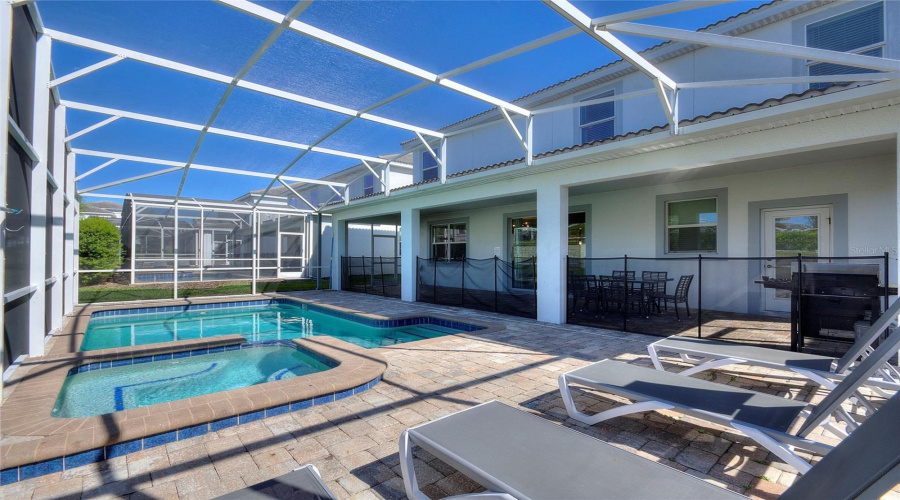 Full pool and spa view