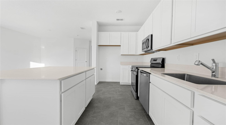 DAVENPORT, Florida 33837, 3 Bedrooms Bedrooms, ,2 BathroomsBathrooms,Residential,For Sale,PIERR,0,MFRO6287865
