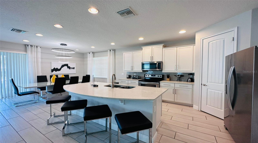 KISSIMMEE, Florida 34747, 5 Bedrooms Bedrooms, ,4 BathroomsBathrooms,Residential,For Sale,GRABEN,0,MFRO6288260