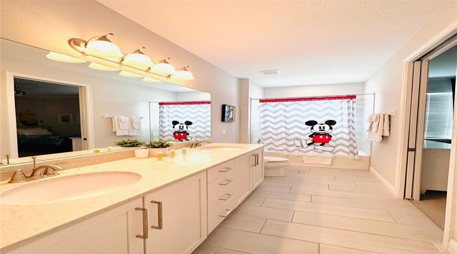 KISSIMMEE, Florida 34747, 5 Bedrooms Bedrooms, ,4 BathroomsBathrooms,Residential,For Sale,GRABEN,0,MFRO6288260