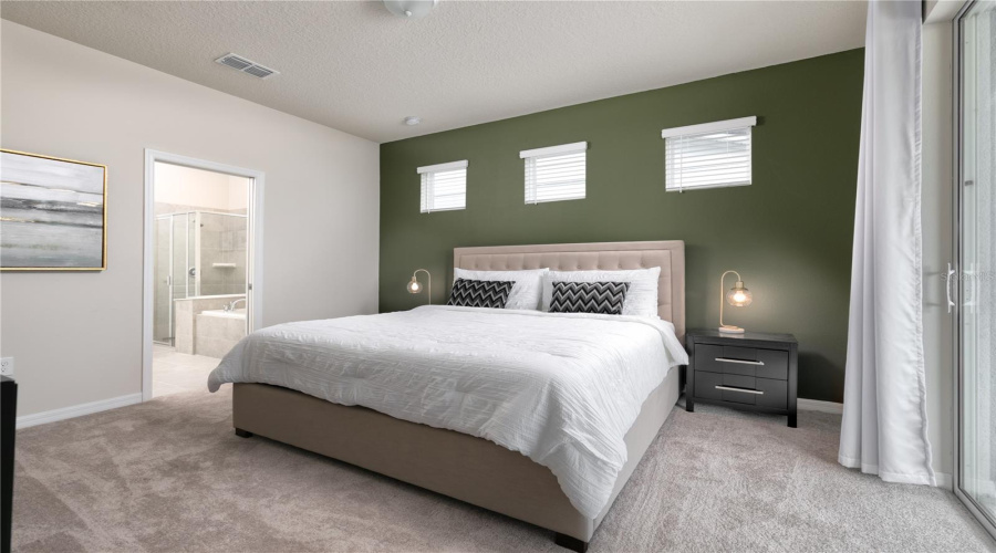 DAVENPORT, Florida 33837, 5 Bedrooms Bedrooms, ,5 BathroomsBathrooms,Residential,For Sale,OAKMOSS,0,MFRO6288236
