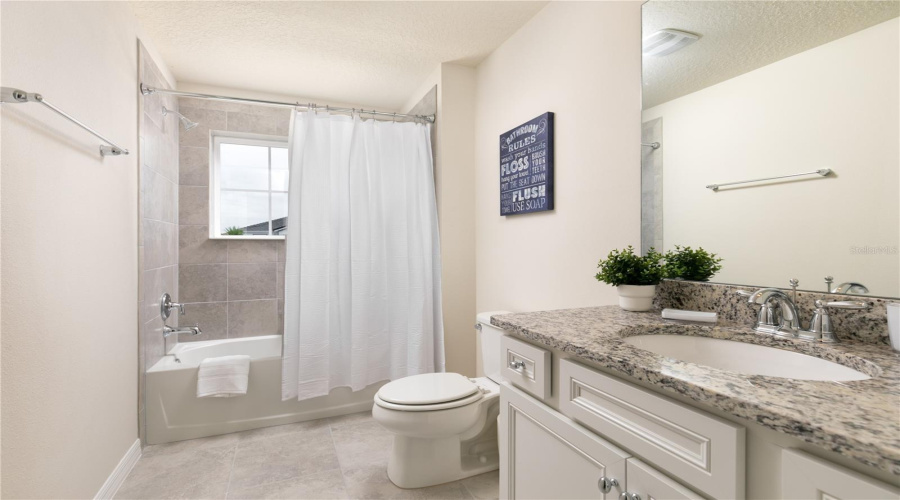 DAVENPORT, Florida 33837, 5 Bedrooms Bedrooms, ,5 BathroomsBathrooms,Residential,For Sale,OAKMOSS,0,MFRO6288236