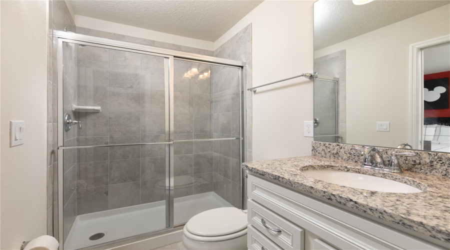 DAVENPORT, Florida 33837, 5 Bedrooms Bedrooms, ,5 BathroomsBathrooms,Residential,For Sale,OAKMOSS,0,MFRO6288236
