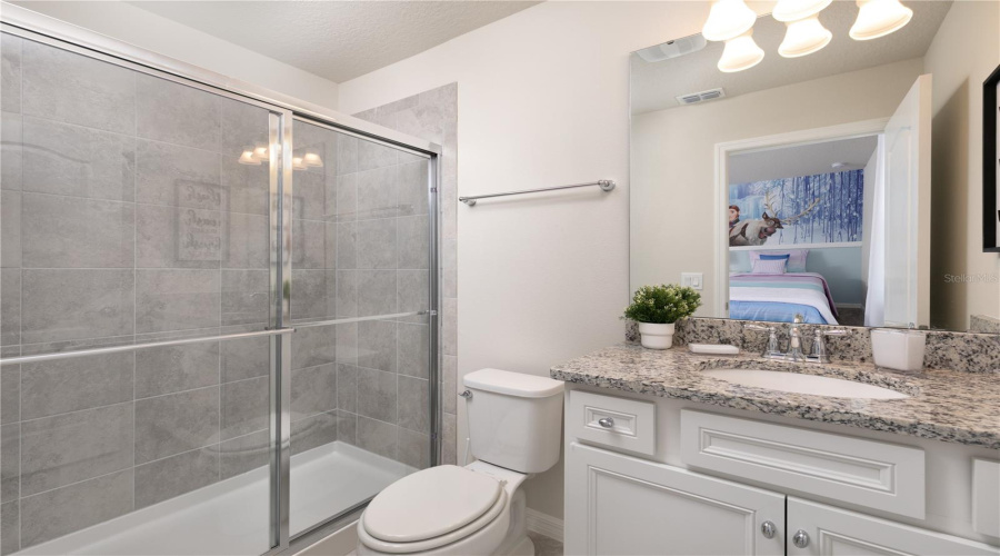 DAVENPORT, Florida 33837, 5 Bedrooms Bedrooms, ,5 BathroomsBathrooms,Residential,For Sale,OAKMOSS,0,MFRO6288236