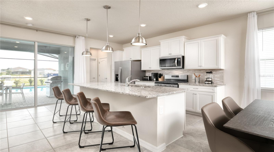 DAVENPORT, Florida 33837, 5 Bedrooms Bedrooms, ,5 BathroomsBathrooms,Residential,For Sale,OAKMOSS,0,MFRO6288236