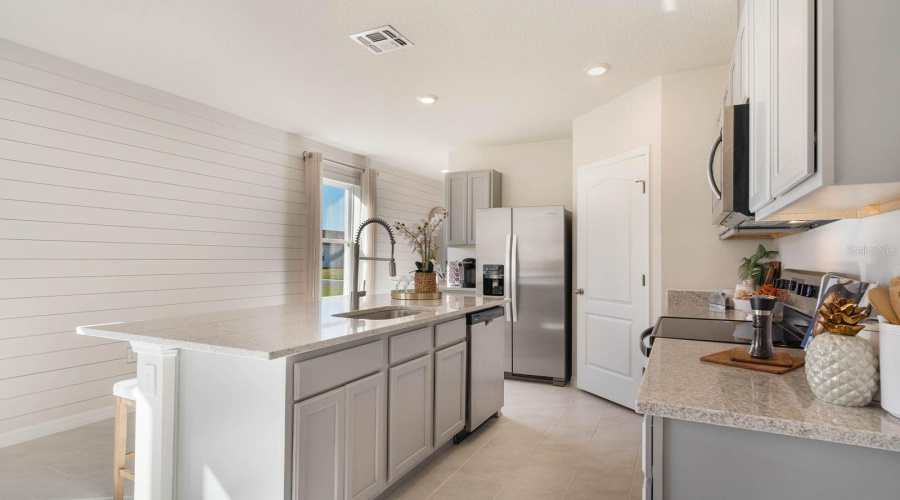 Davenport, Florida 33837, 4 Bedrooms Bedrooms, ,2 Bathroomsbathrooms,Residential,For Sale,Partington,Mfro6288304
