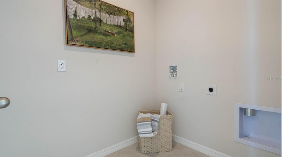 Davenport, Florida 33837, 4 Bedrooms Bedrooms, ,2 Bathroomsbathrooms,Residential,For Sale,Partington,Mfro6288304