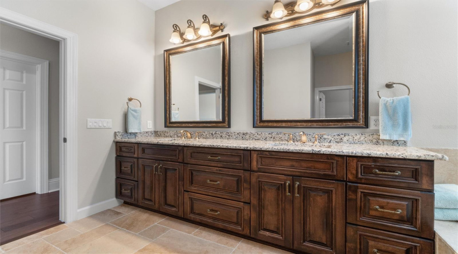 Primary Bath With Dual Sinks