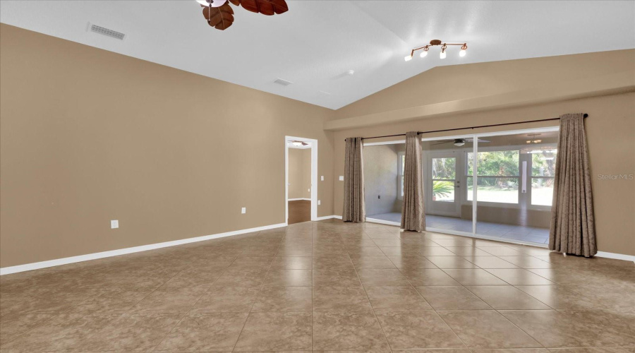 Davenport, Florida 33837, 2 Bedrooms Bedrooms, ,2 Bathroomsbathrooms,Residential,For Sale,Vista Oaks Way,Mfro6287380