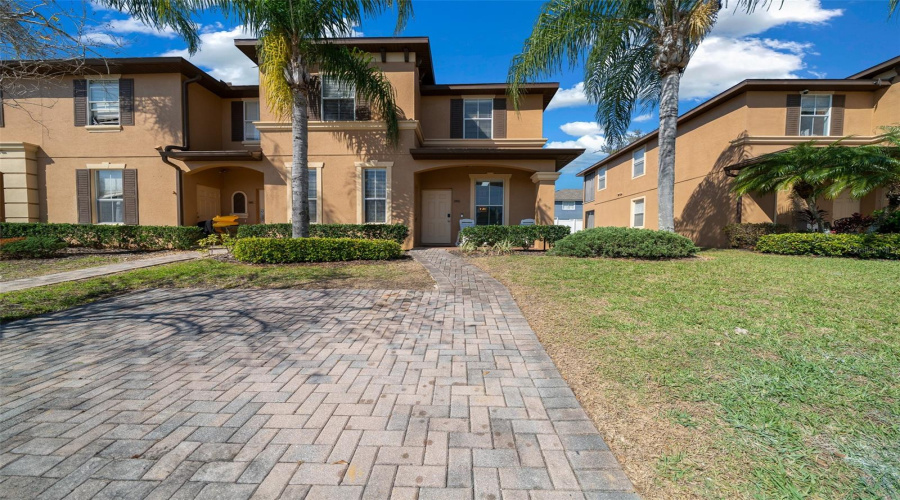 Davenport, Florida 33897, 4 Bedrooms Bedrooms, ,3 Bathroomsbathrooms,Residential,For Sale,Calabria,Mfrg5093765