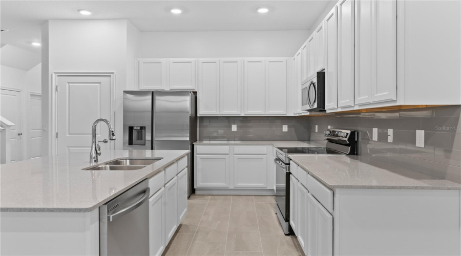 Davenport, Florida 33837, 5 Bedrooms Bedrooms, ,5 Bathroomsbathrooms,Residential,For Sale,Butterfly Orchid,Mfro6288733