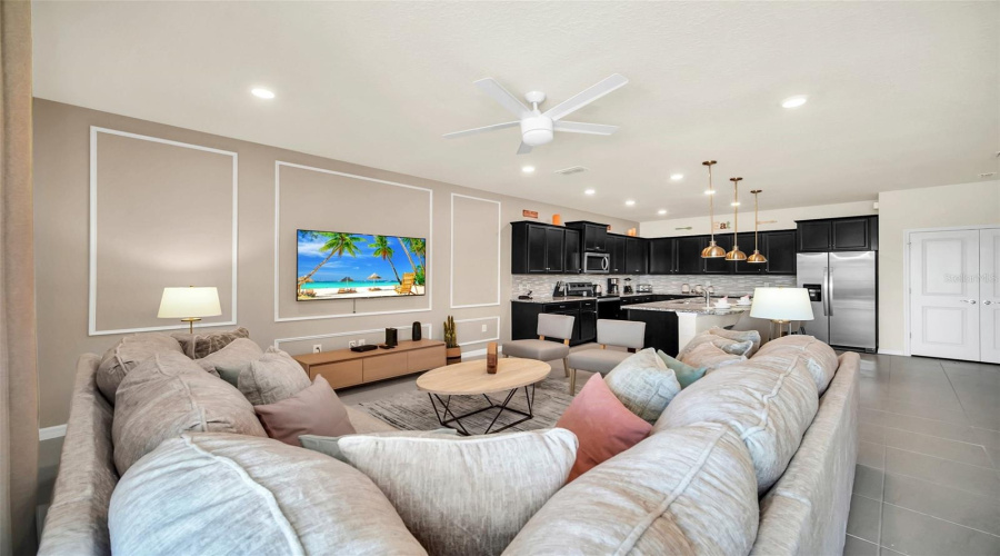 Davenport, Florida 33897, 10 Bedrooms Bedrooms, ,8 Bathroomsbathrooms,Residential,For Sale,Lana,Mfro6191499