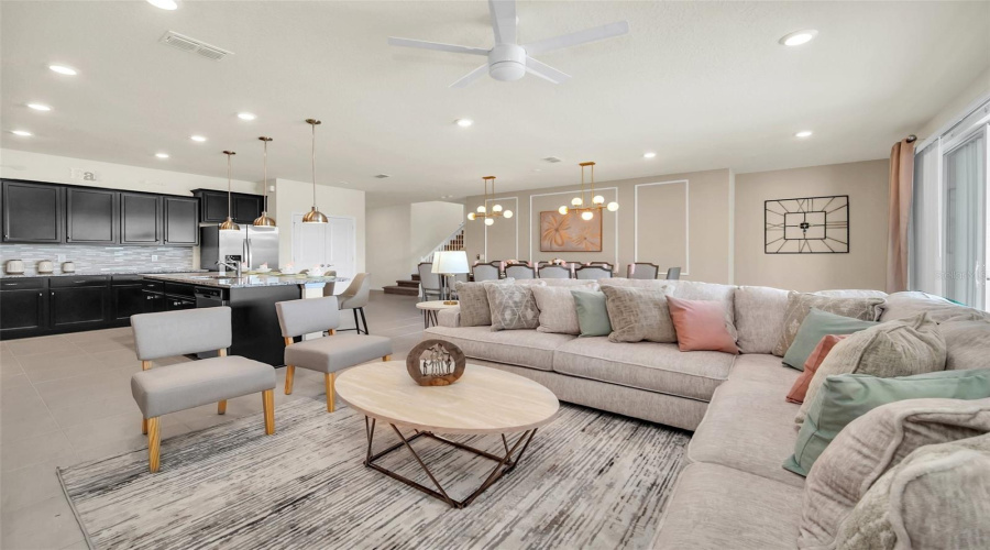 Davenport, Florida 33897, 10 Bedrooms Bedrooms, ,8 Bathroomsbathrooms,Residential,For Sale,Lana,Mfro6191499