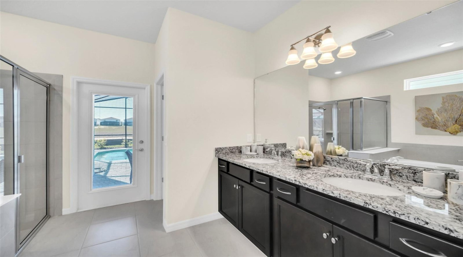 Davenport, Florida 33897, 10 Bedrooms Bedrooms, ,8 Bathroomsbathrooms,Residential,For Sale,Lana,Mfro6191499