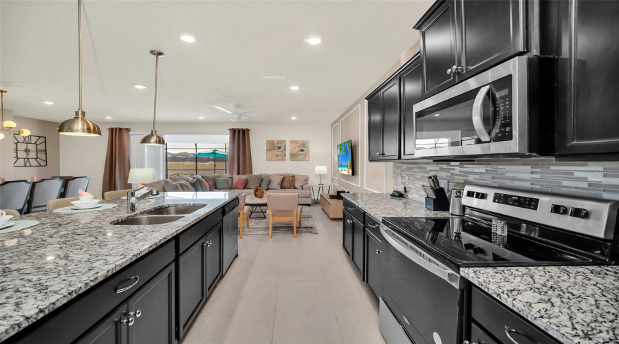 Davenport, Florida 33897, 10 Bedrooms Bedrooms, ,8 Bathroomsbathrooms,Residential,For Sale,Lana,Mfro6191499