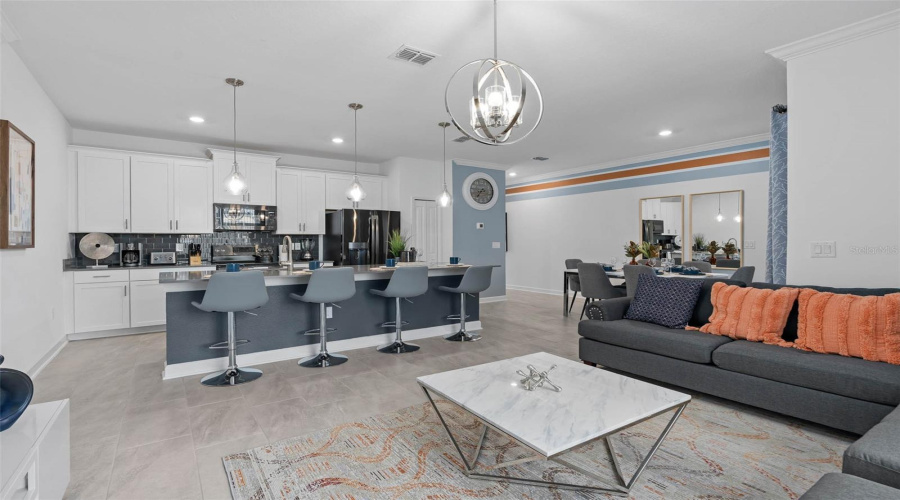 Davenport, Florida 33896, 4 Bedrooms Bedrooms, ,3 Bathroomsbathrooms,Residential,For Sale,Leader,Mfrs5121604